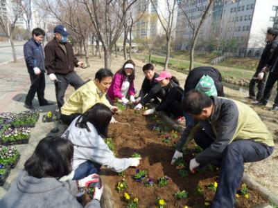 반가운 사람과 서호천 봄나들이 오세요