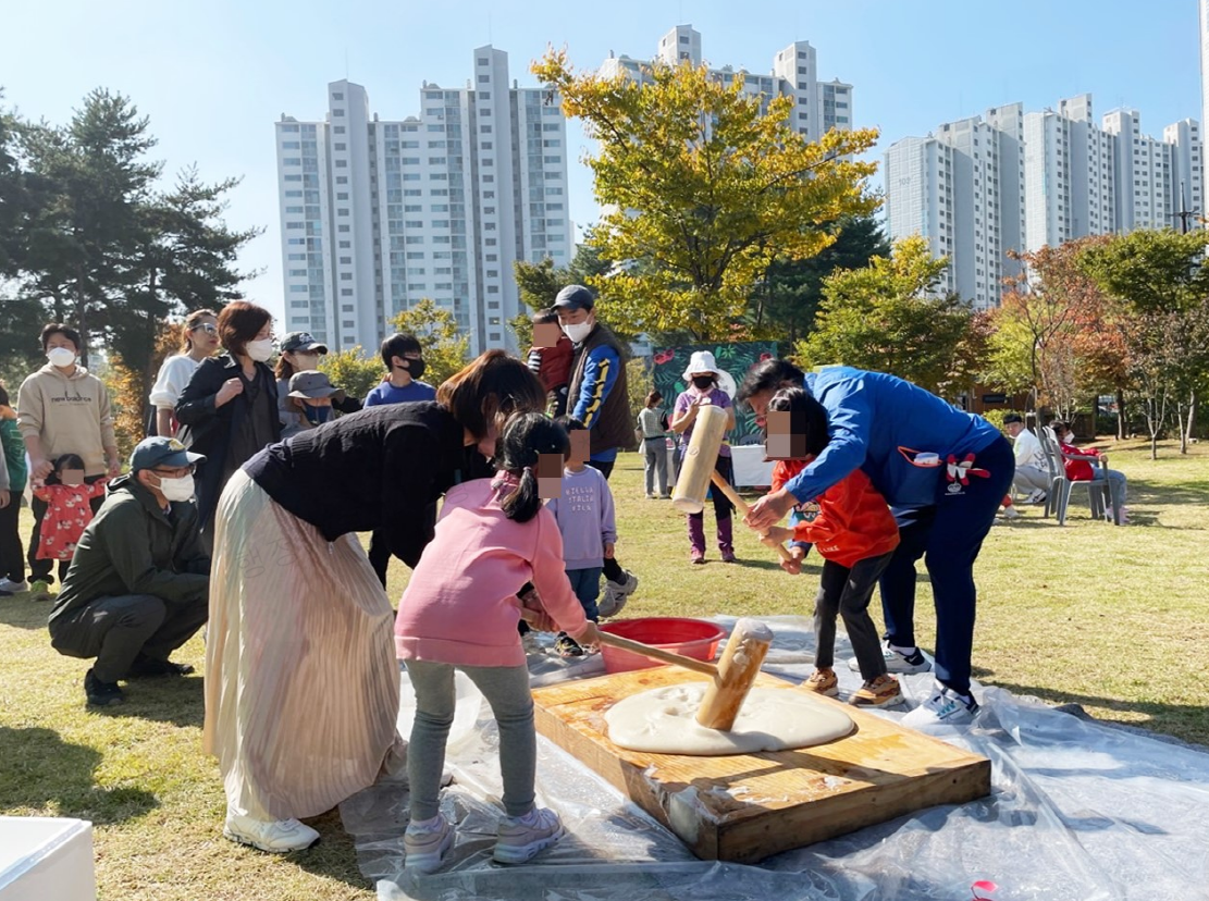 장안구 율천동, 벼베기 농촌체험 행사 개최