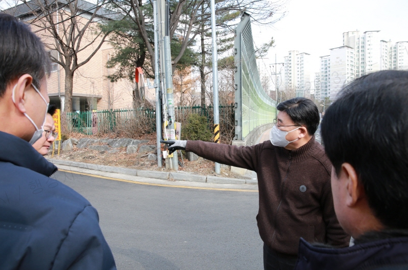 “답은 현장에!” ... 최상규 수원시 장안구청장 2023년도 주민 현안사업지 현장점검 ‘시동’ 02