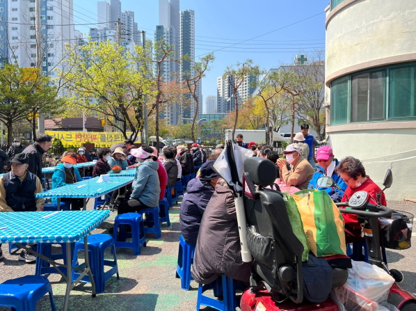 장안구 정자2동 ‘사랑의 짜장면 데이’ 3년 만에 재개