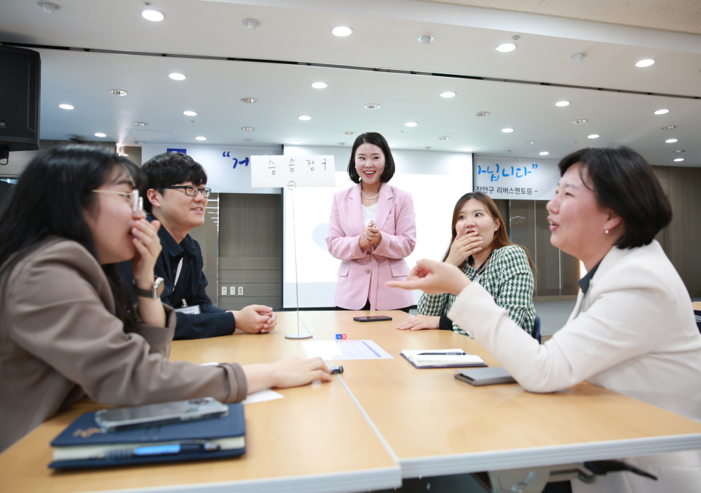 “선후배 역할 바꾸면 소통이 쉬워요” 01