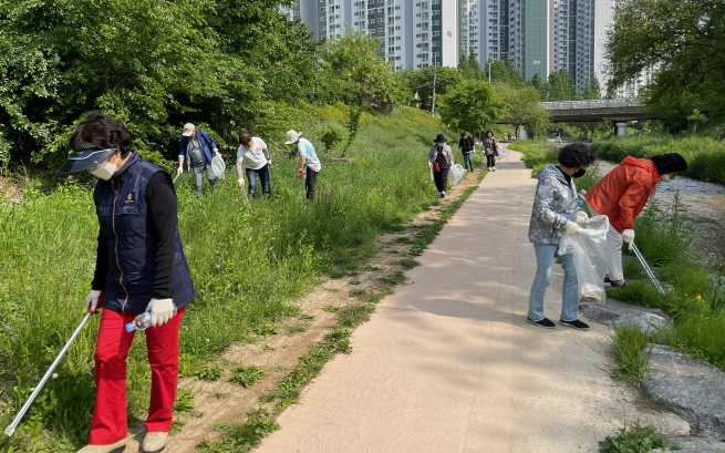 장안구 정자1동 행정복지센터,  주민과 함께 서호천 산책로 대청소