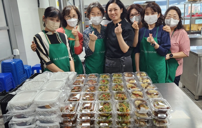 수원시노동자종합복지관,  장안구 정자3동 저소득 어르신 20가구에 반찬 전달