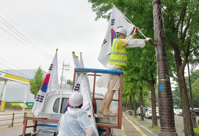 장안구 영화동에 제헌절 태극기 1300기 ‘펄럭’