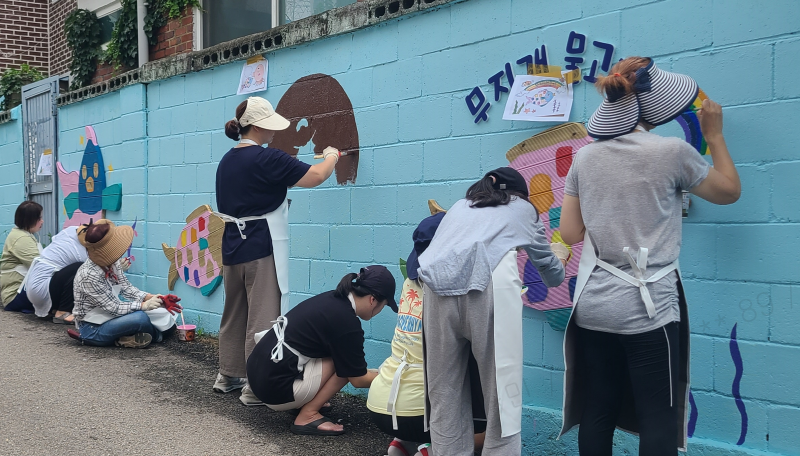 장안구 율천동 외진 골목길 ‘바닷속 벽화’ 조성 02