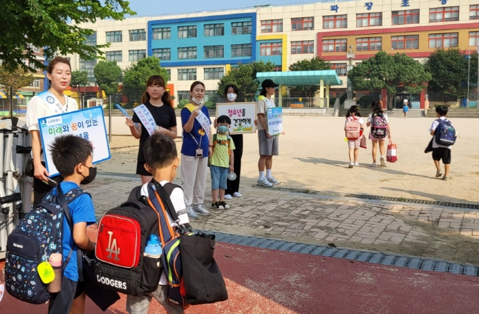 장안구, ‘학교 폭력 NO!’ 파장초교 등굣길 합동 캠페인 펼쳐 03