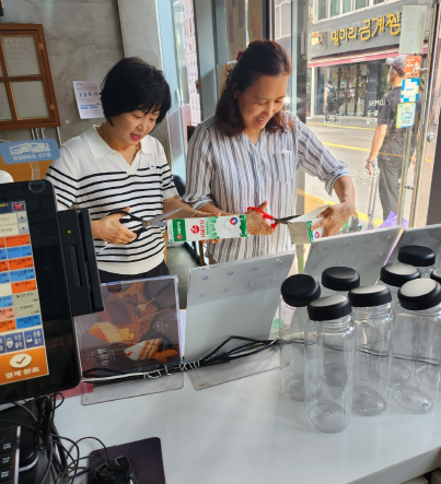 율천동 마을리빙랩, 카페·상가와 함께하는 ‘우유팩·폐건전지 분리배출 실험’