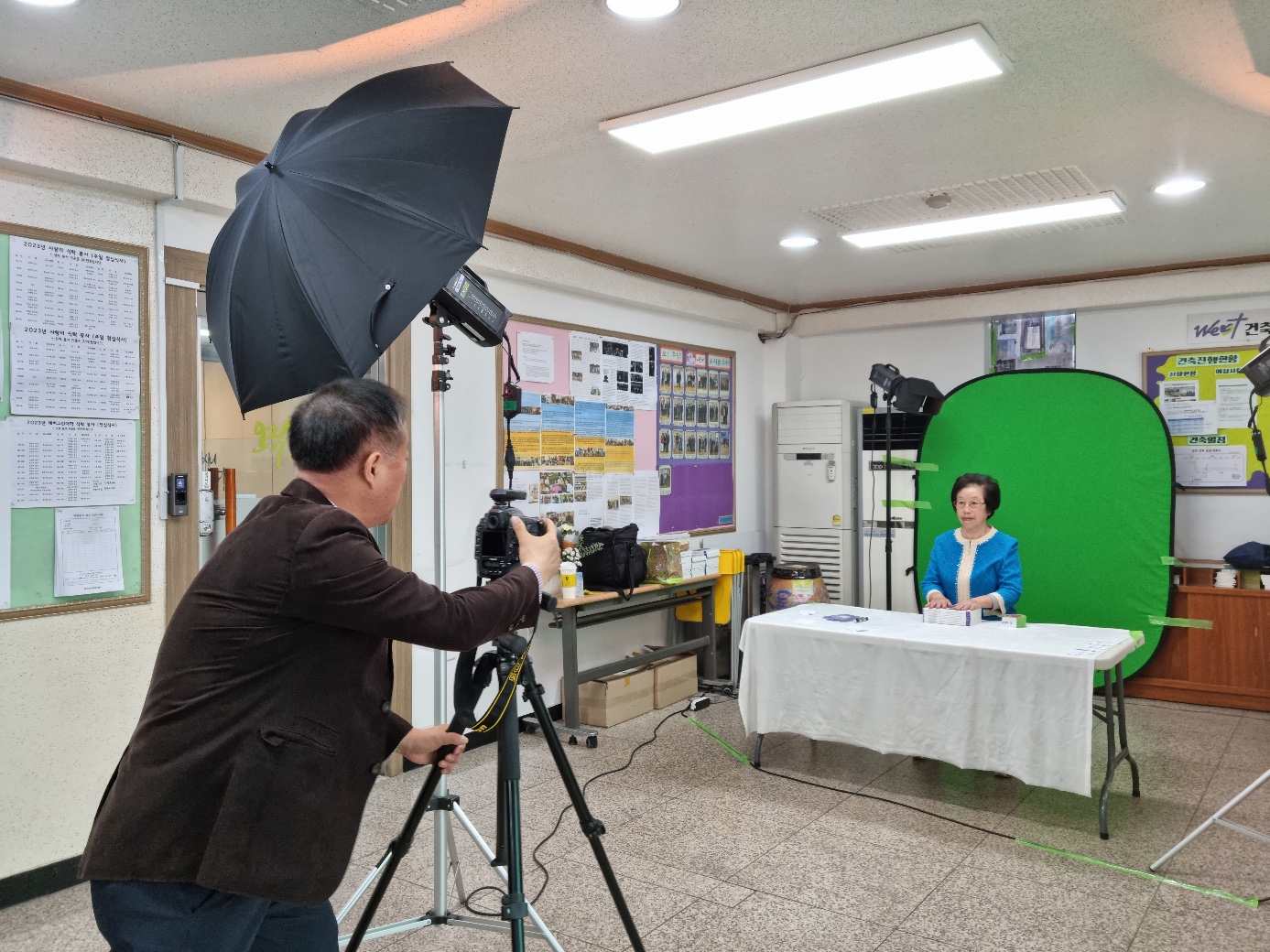 수원서부교회,  지역 어르신 50명에게 장수사진 자원봉사