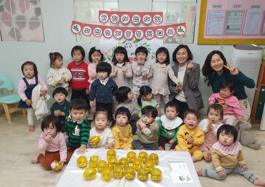 그린어린이집,  장안구 정자2동에 사랑의 저금통 기탁