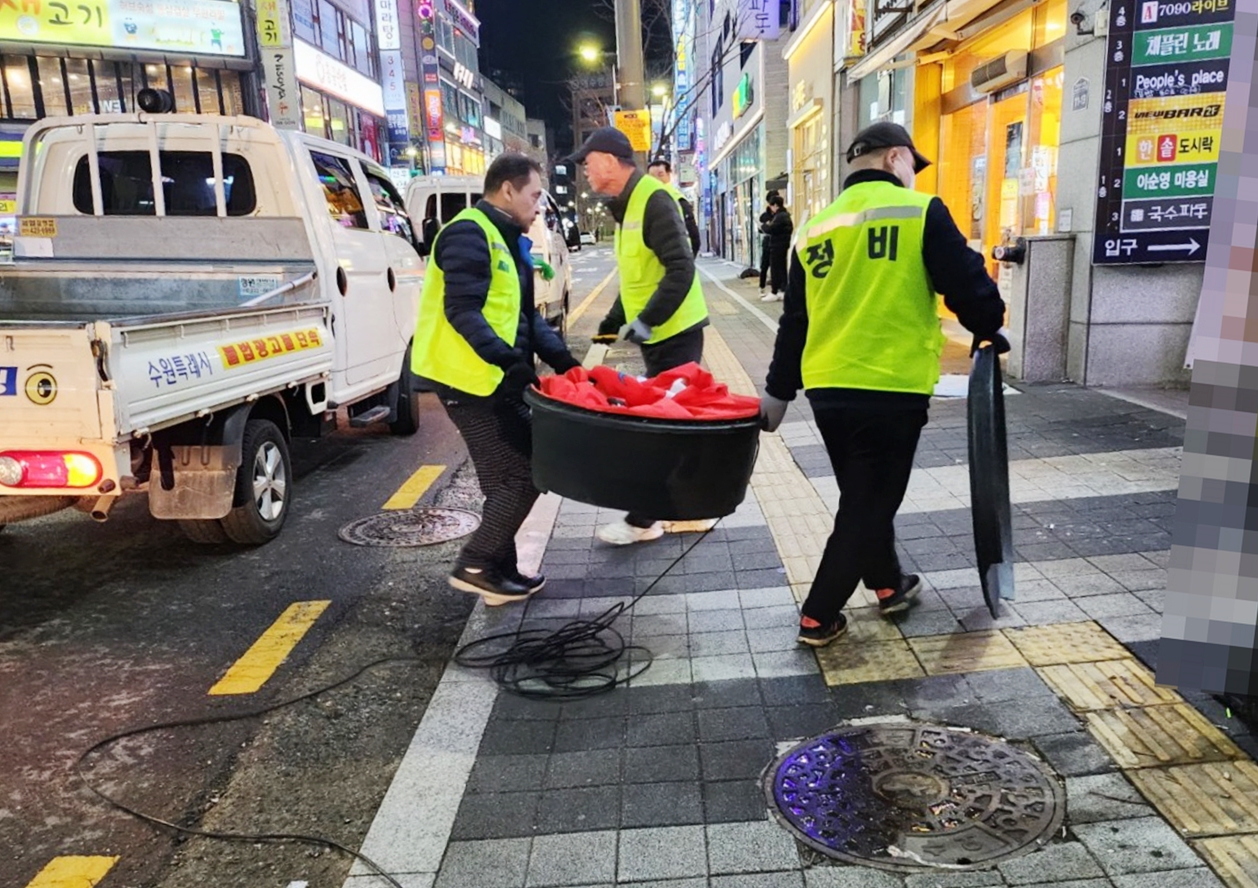 장안구, 시민 불편 해소를 위한  불법 광고물 야간단속 실시