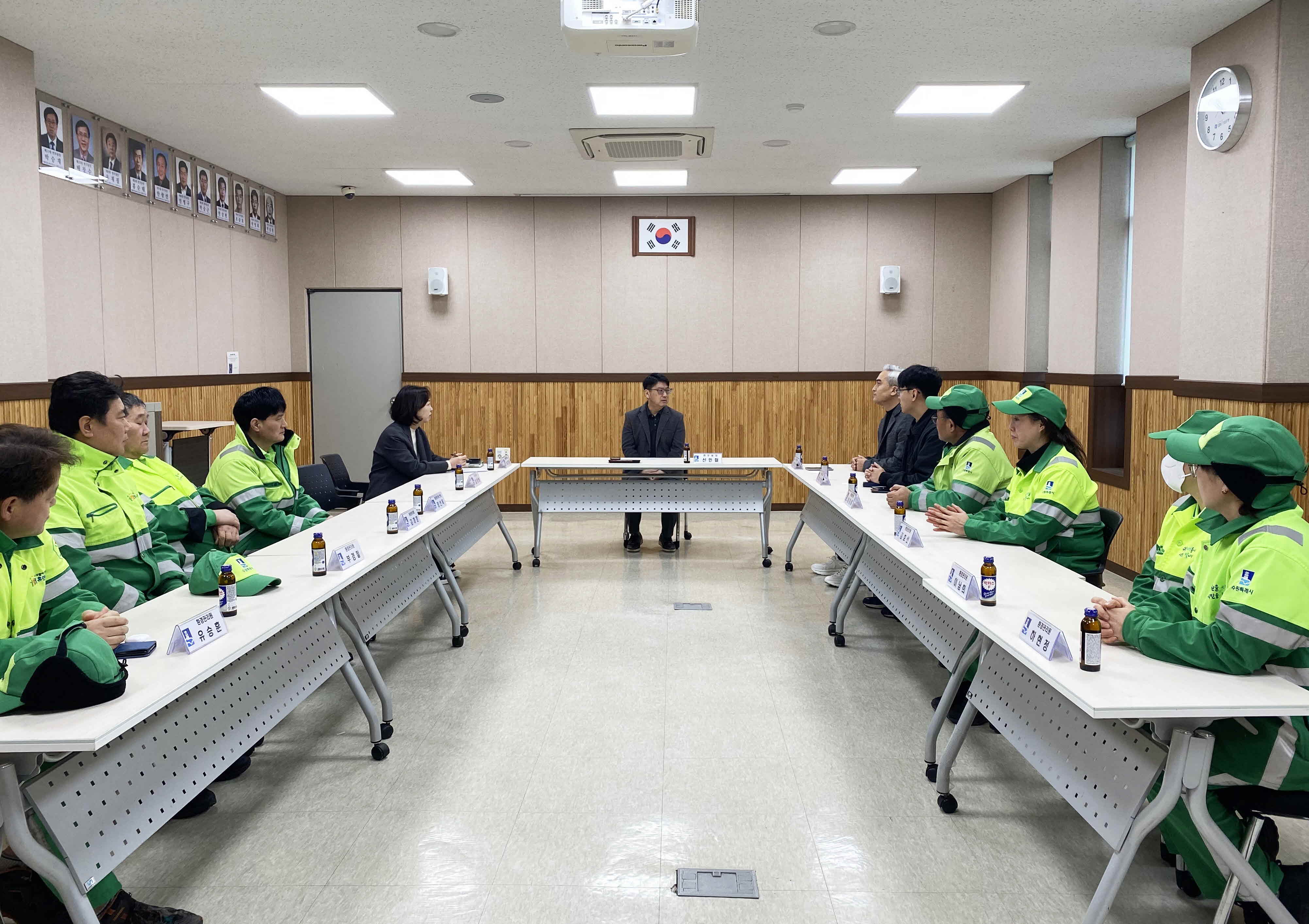 장안구 연무동, 환경관리원 및 생활폐기물 대행업체와 허심탄회 간담회 개최