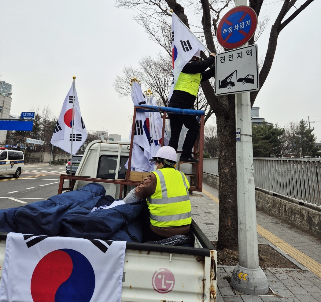 장안구 영화동 새마을지도자협의회,  삼일절 맞이 태극기 게양