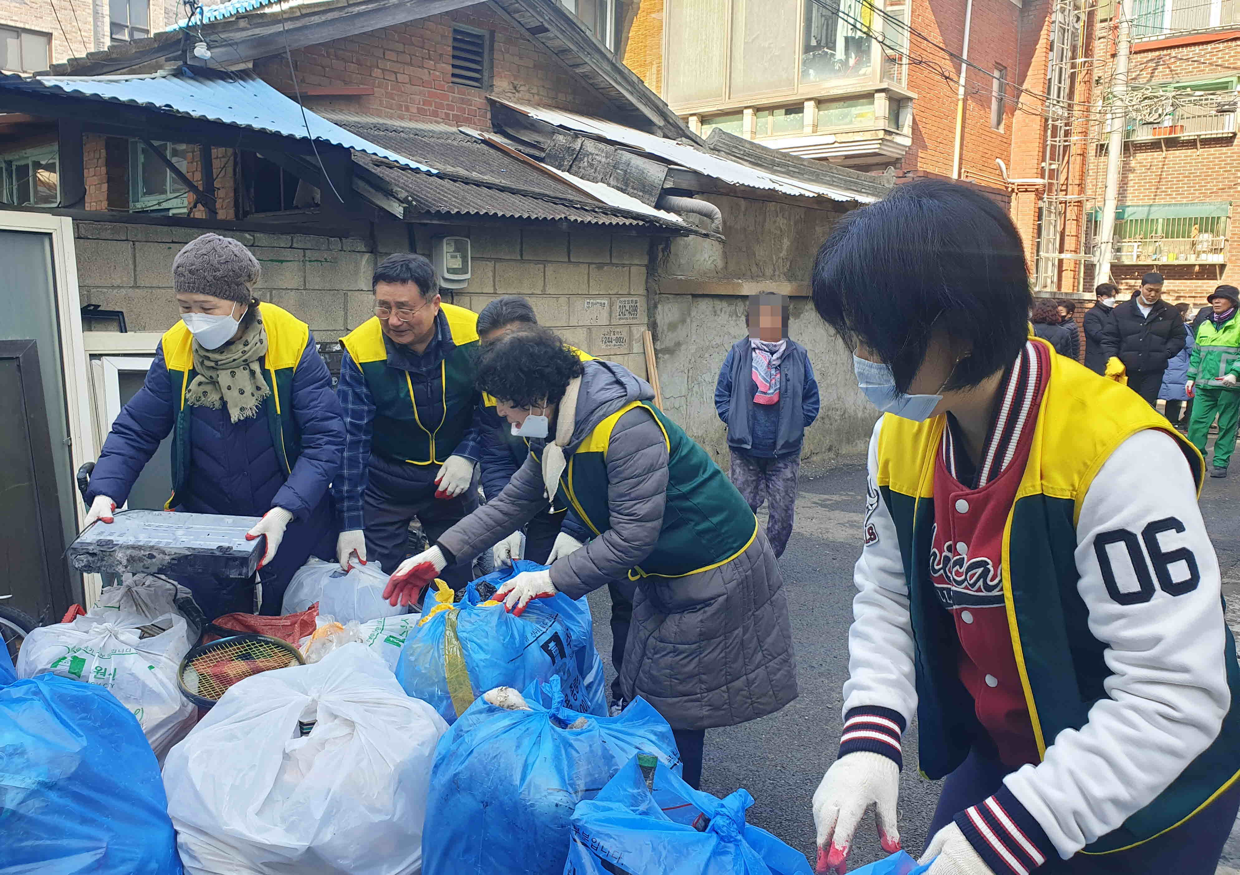 장안구 영화동, 저장강박 가구 청소 지원