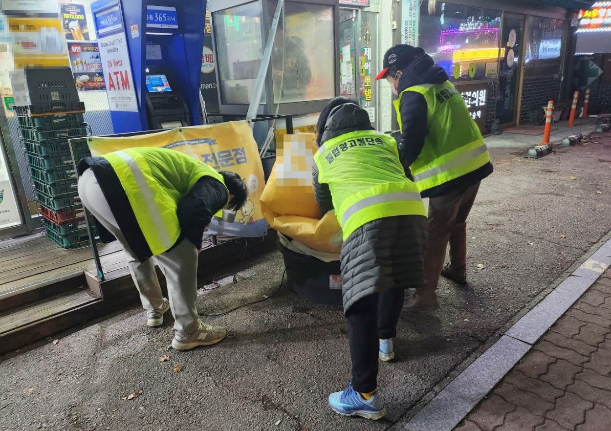 장안구, 개학 맞이 불법광고물 합동 단속