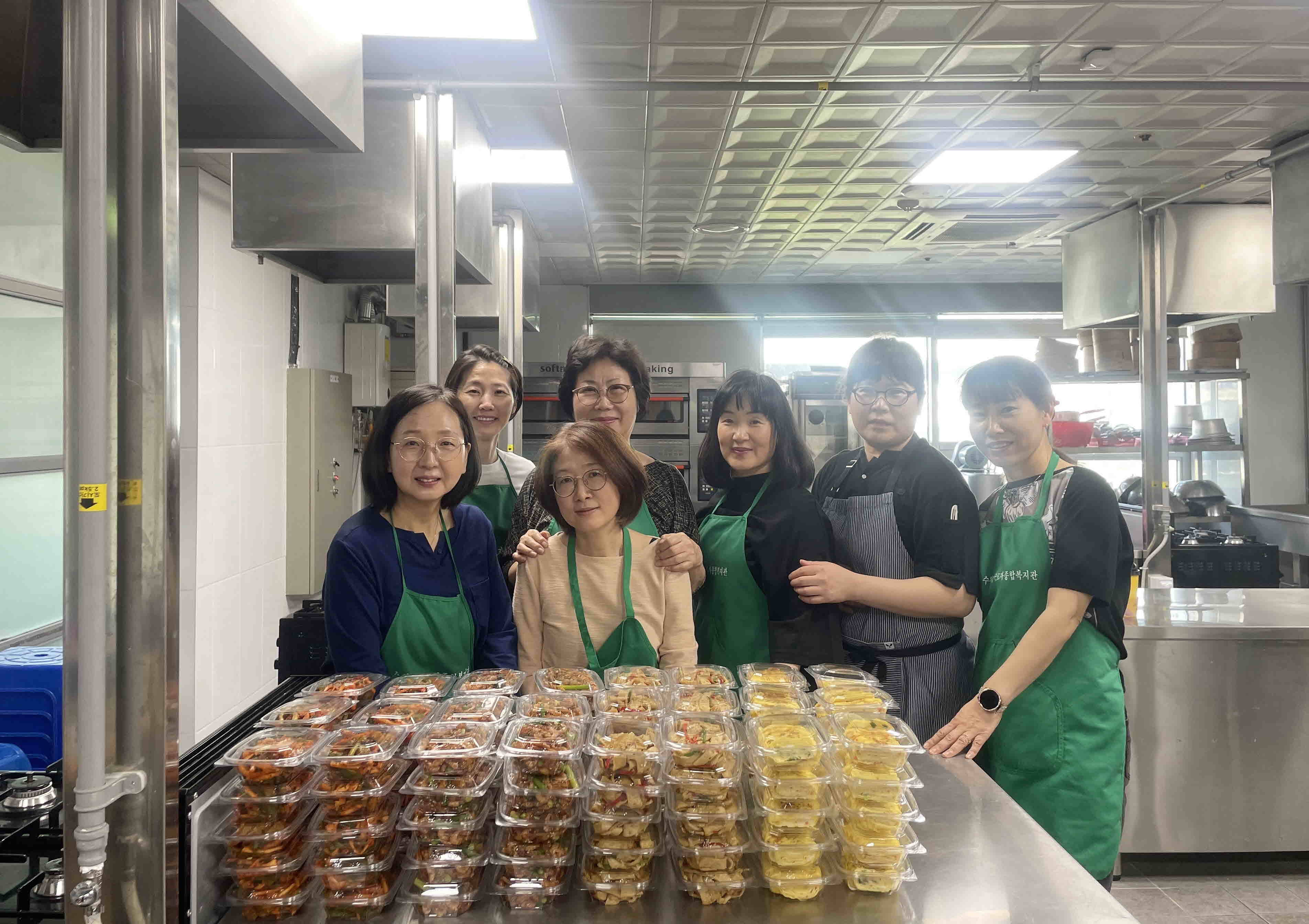 수원시 노동자종합복지관, 장안구 정자3동  저소득층 노인 가구에 반찬 전달