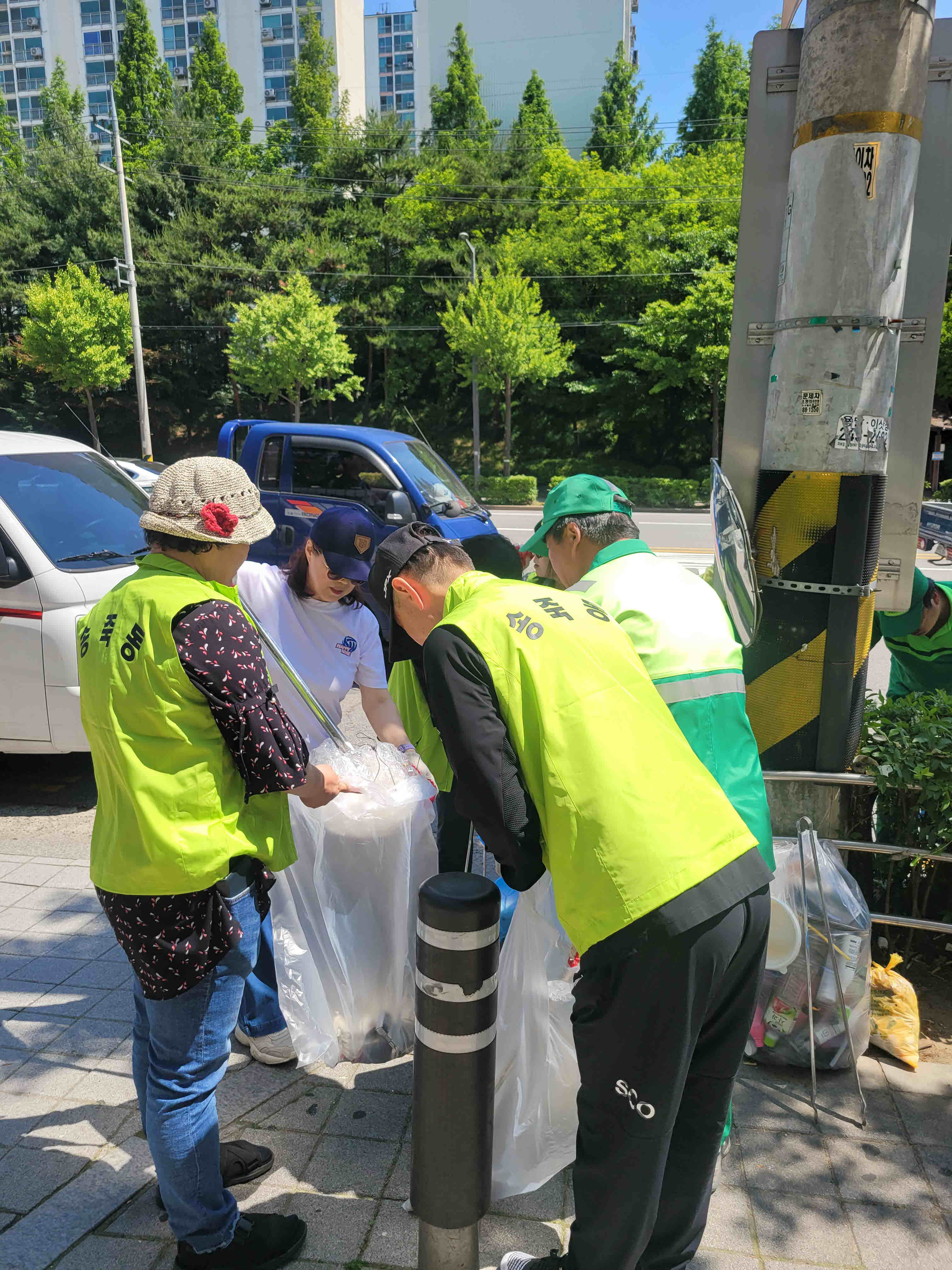 장안구 송죽동 주민자치회,  관내 청소 취약지역 점검 및 거리 정화 활동 나서