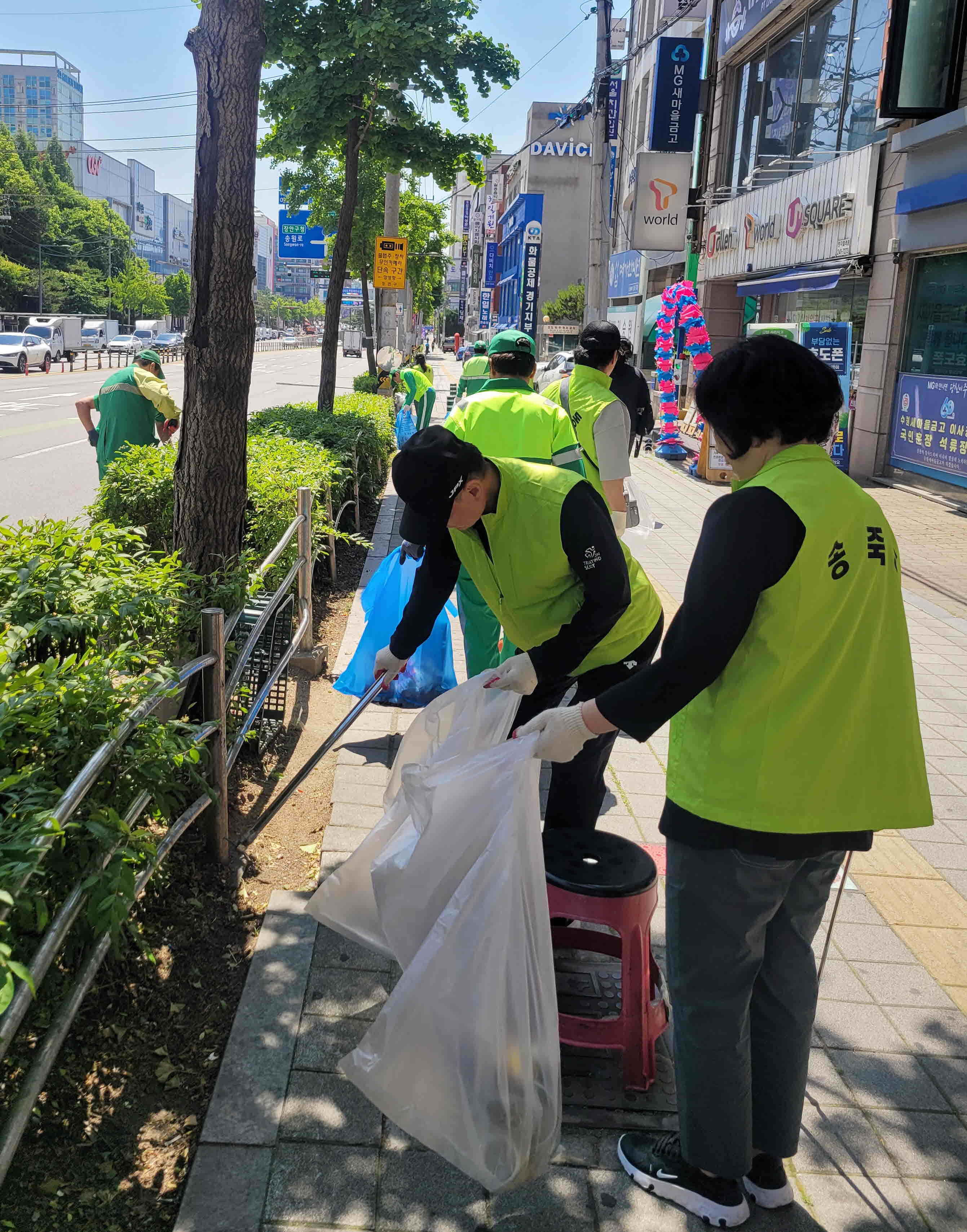 장안구 송죽동 주민자치회,  관내 청소 취약지역 점검 및 거리 정화 활동 나서