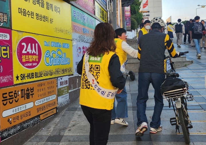 장안구 율천동 지역사회보장협의체,‘찾아가는 복지사각지대 발굴’ 캠페인 실시