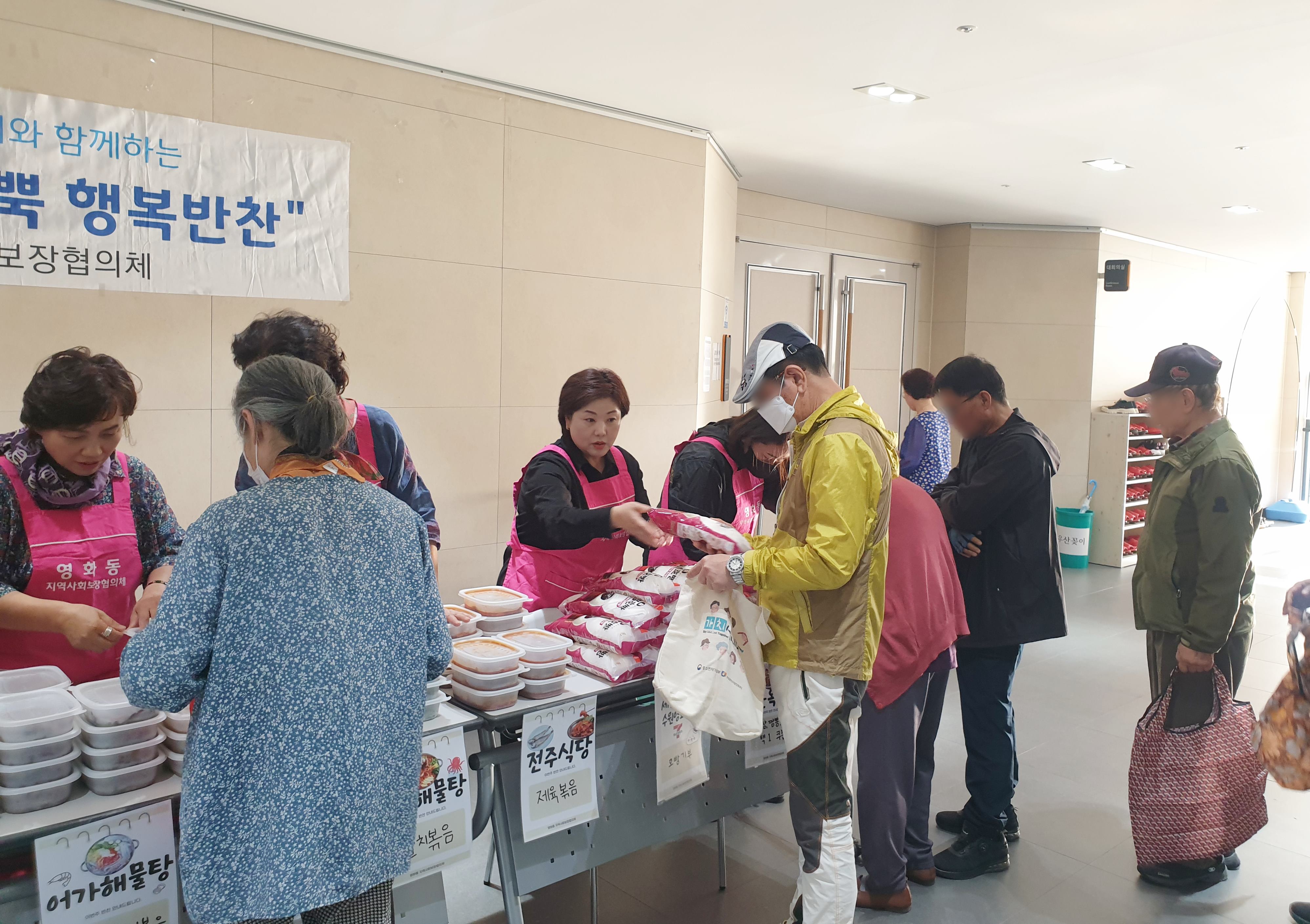 장안구 영화동 지역사회보장협의체, 맞춤형 반찬지원 사업 ‘영양듬뿍 행복반찬’ 전달