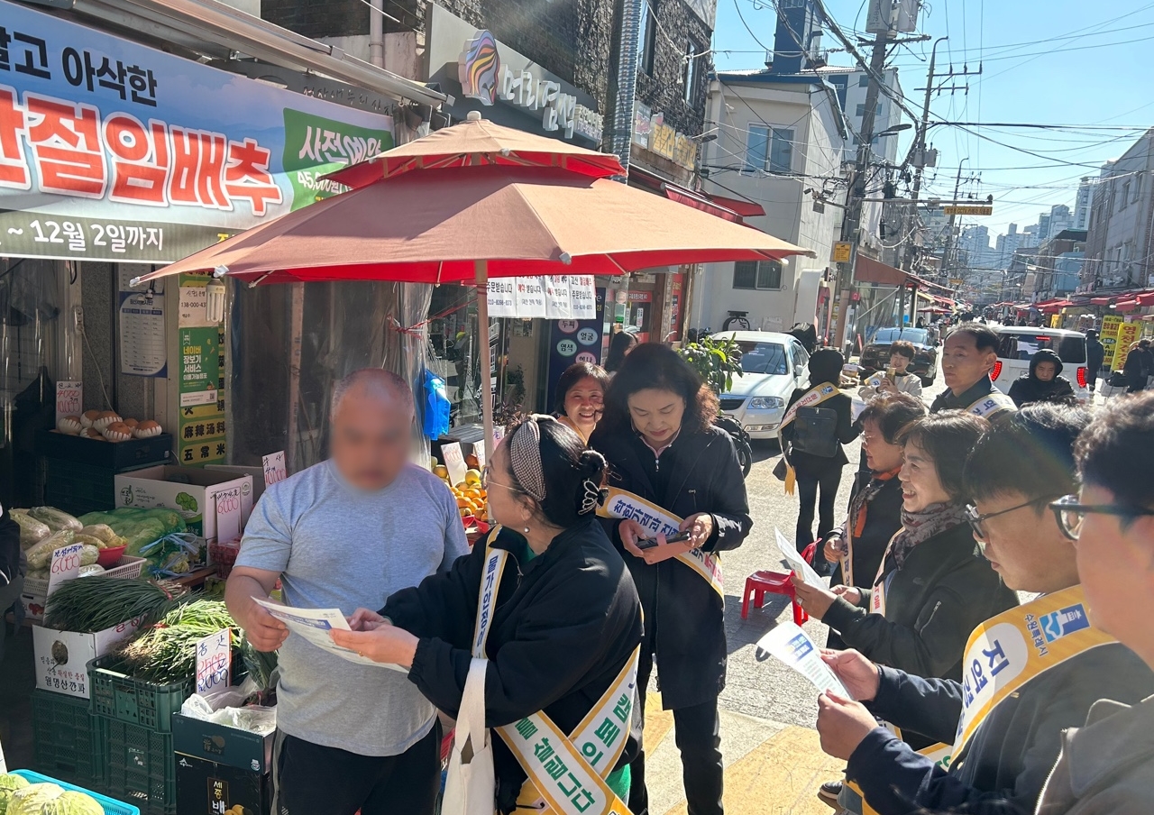 장안구, 정자시장에서 새빛세일페스타 붐업 ‘물가 안정 캠페인’ 전개