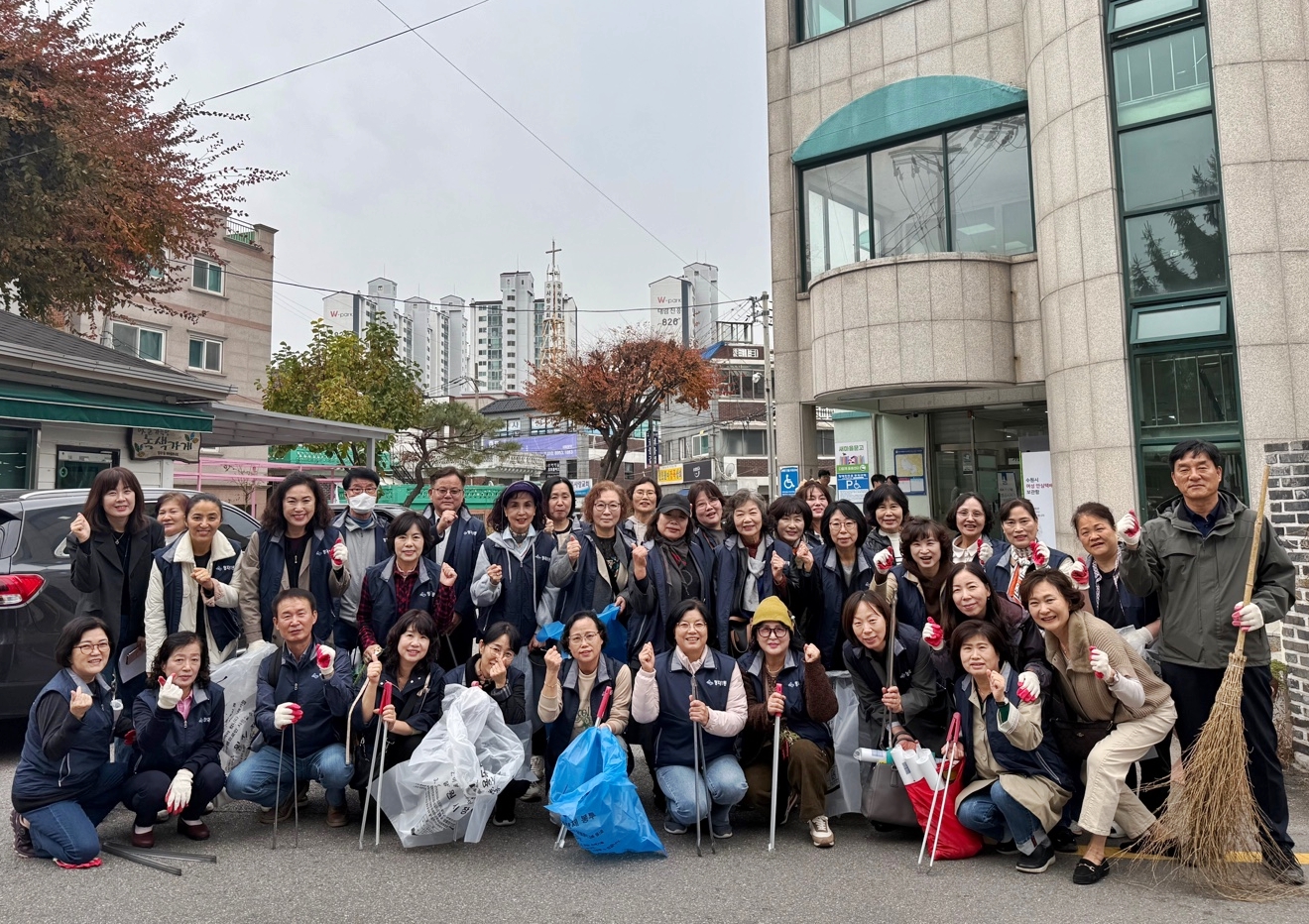 장안구 정자1동, 낙엽 쓰레기 대청소 실시