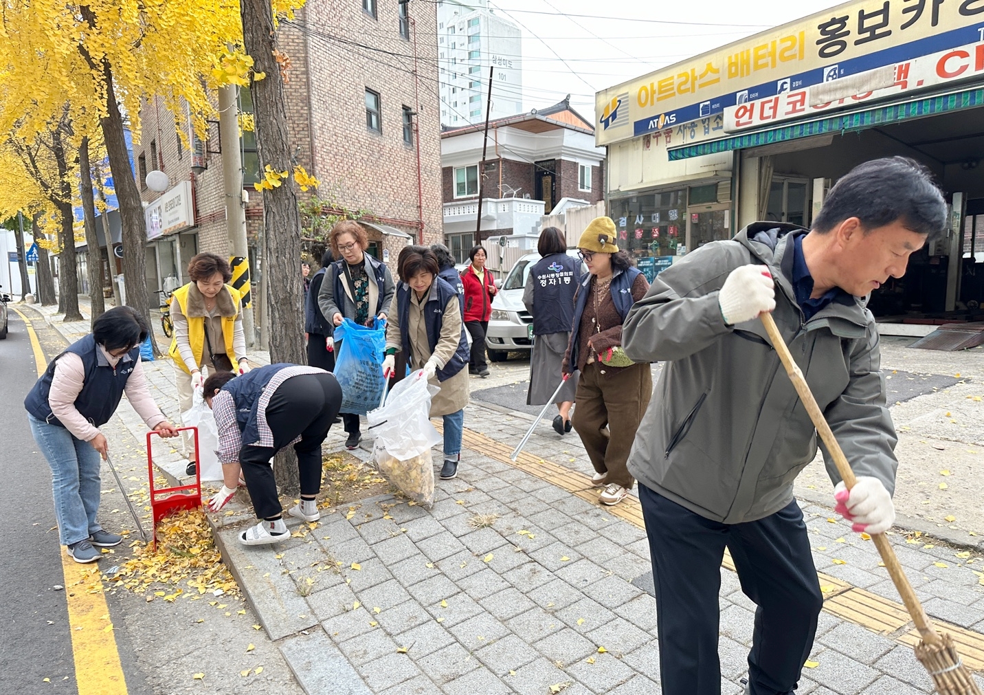 장안구 정자1동, 낙엽 쓰레기 대청소 실시