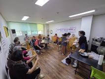 수원시 장안구 조원1동 소리샘봉사단, 경로당 염색체험 교실 진행