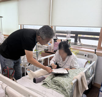 수원시 장안구 연무동, 관내 요양병원에 민생회복 소비쿠폰‘찾아가는 신청’2차 실시