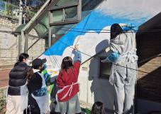 수원시 장안구 율천동, 수선화 사업으로 상율전경로당을 위한 벽화 선물