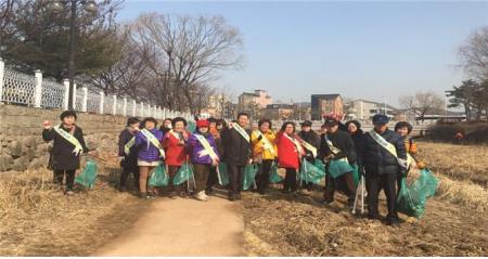 장안구 새봄맞이 수원천 정화화동 발벗고 나서