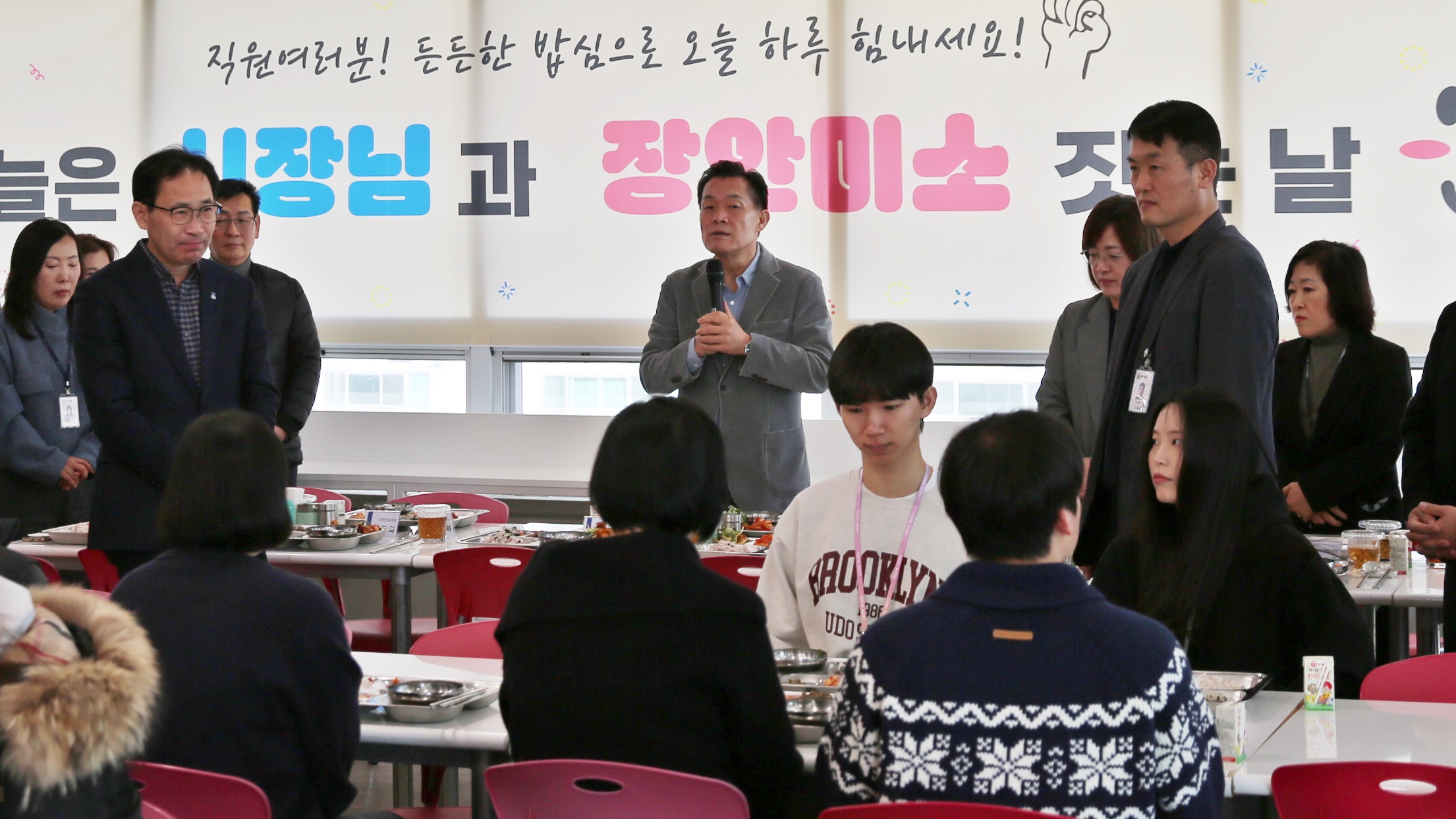 시장님과 밥심 충천! 장안구 직원 격려 오찬1번 사진