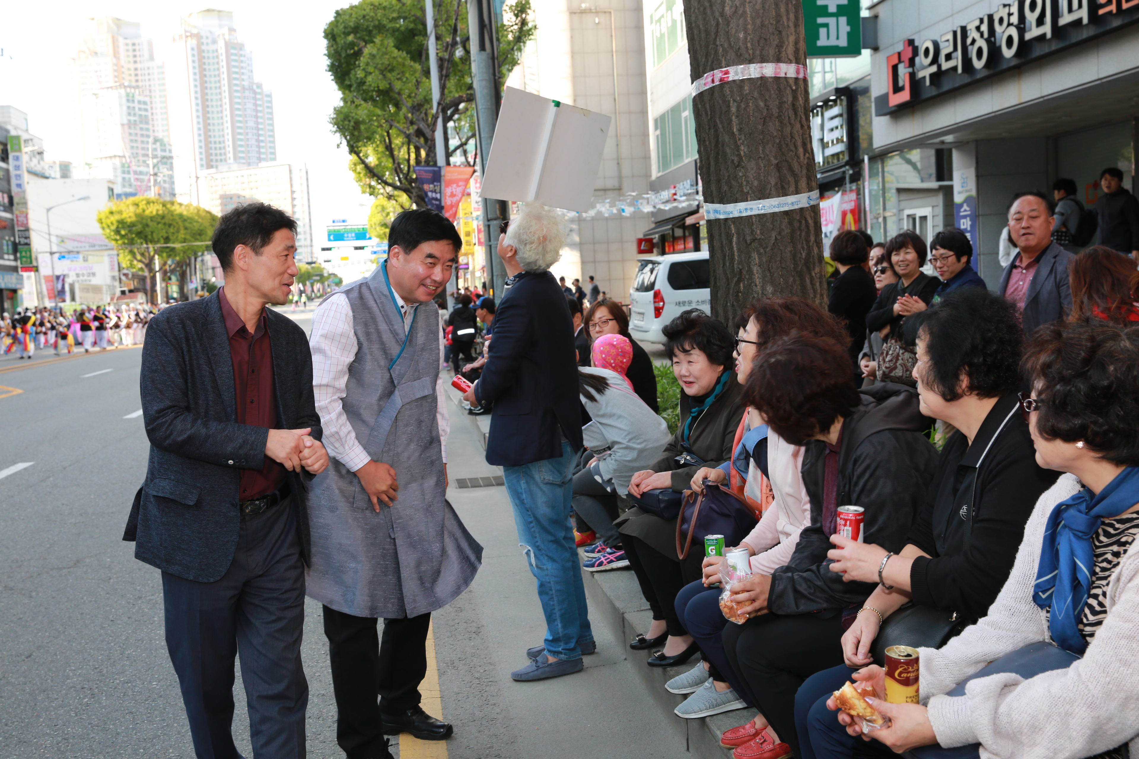 수원화성문화제(니동내동 퍼레이드, 참여구민 격려, 정조대왕능행차)7번 사진