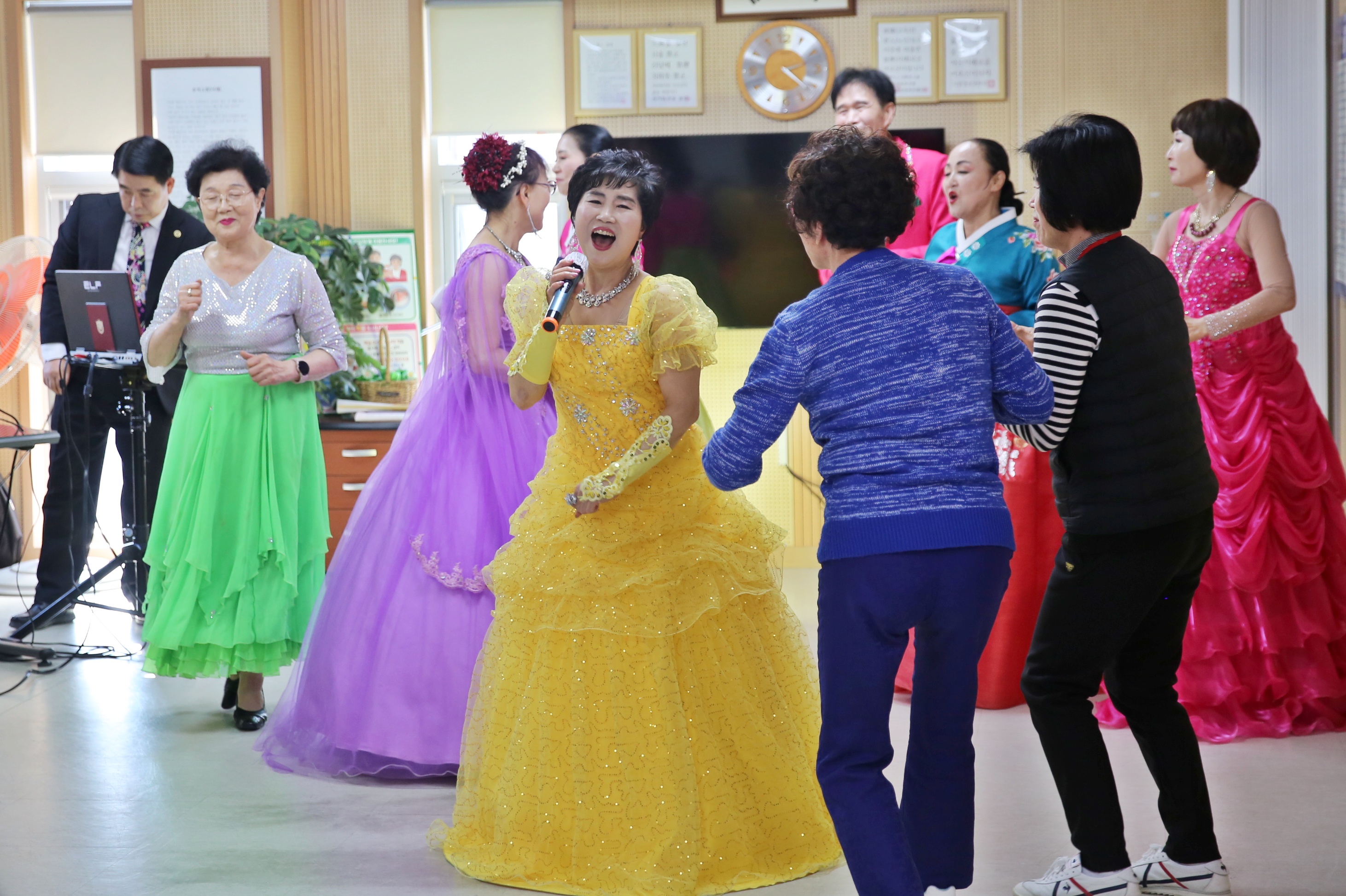 공연과 함께하는 발마사지 봉사1번 사진