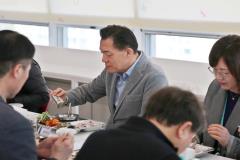 시장님과 밥심 충천! 장안구 직원 격려 오찬4번 사진