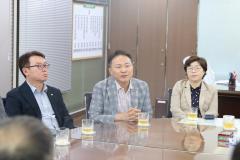 수해복구 성금 전달8번 사진