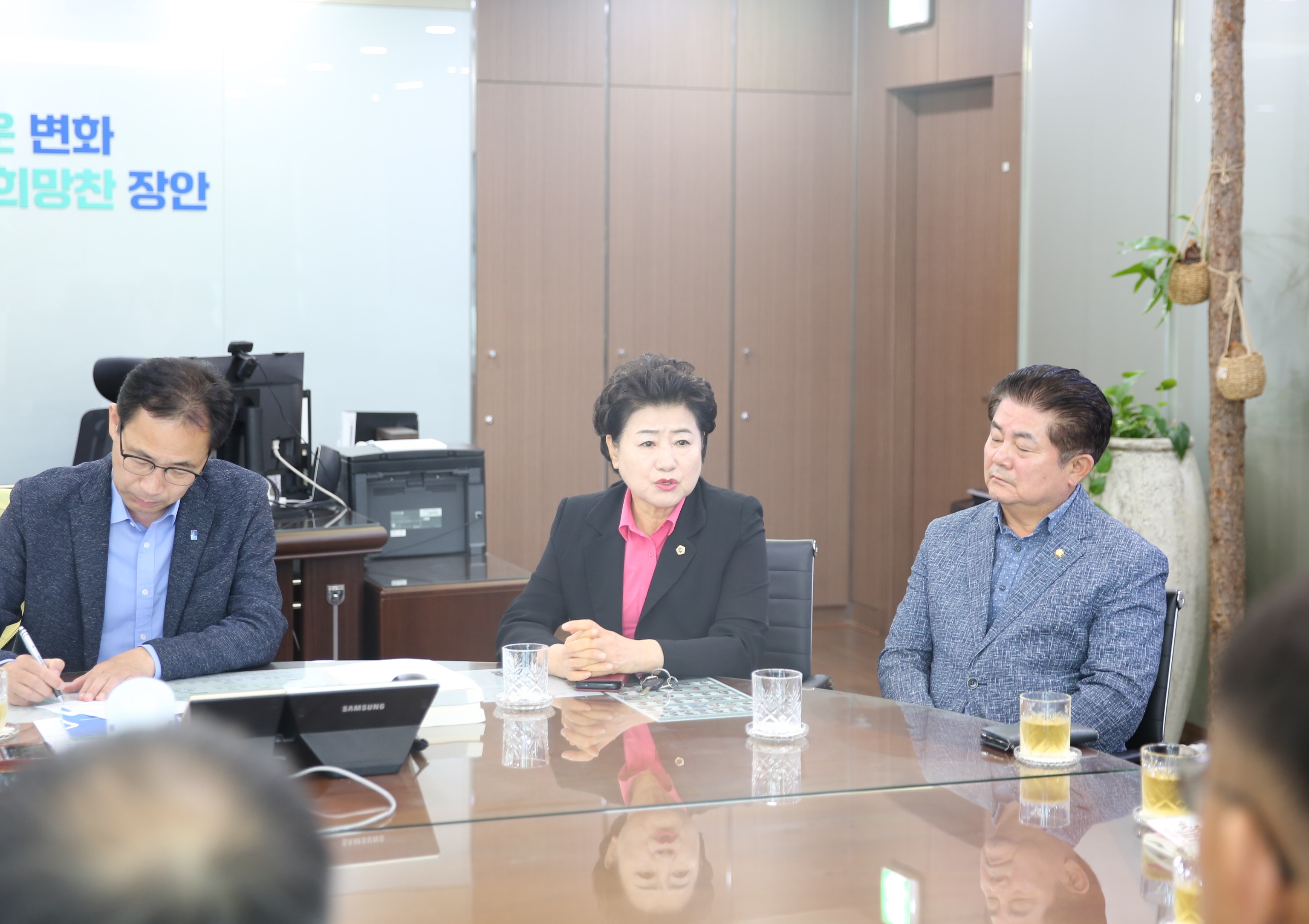 수해복구 성금 전달6번 사진