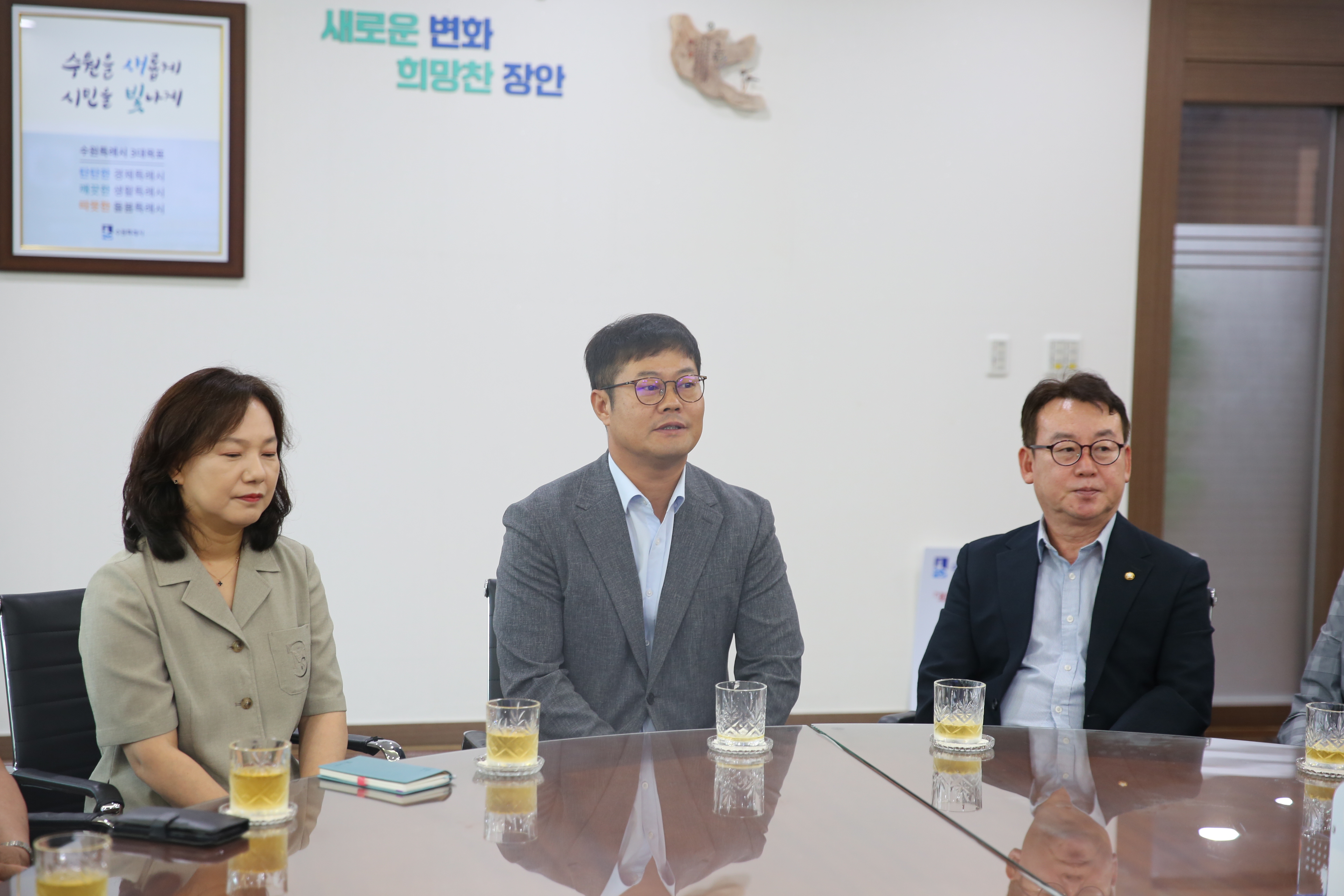 수해복구 성금 전달11번 사진